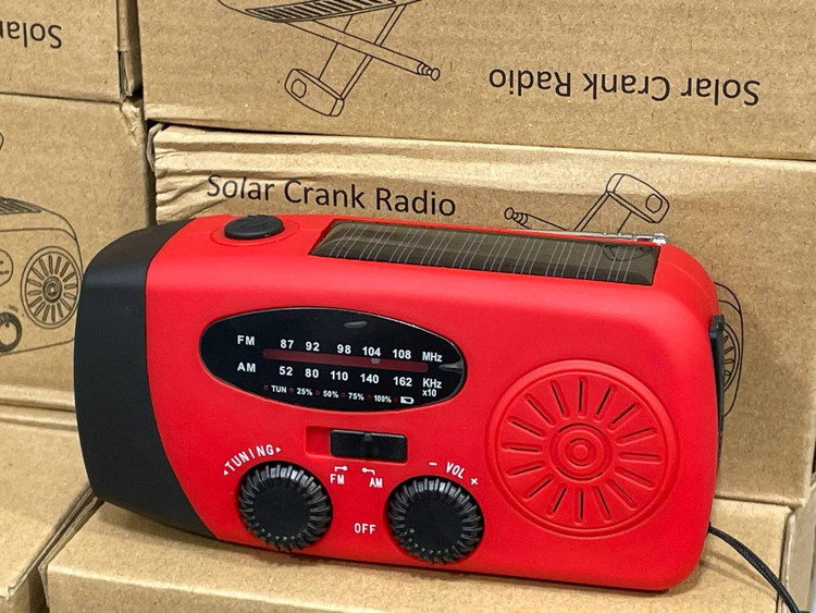 اسپیکر و رادیو حرفهایی مدل Solar crank Radio