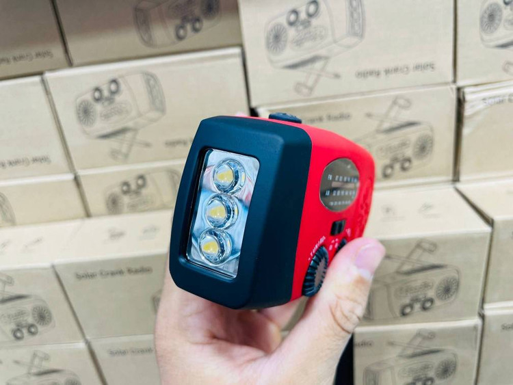 اسپیکر و رادیو حرفهایی مدل Solar crank Radio